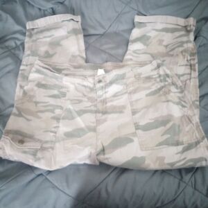 Women's  Cargo Capri Camouflage Pants